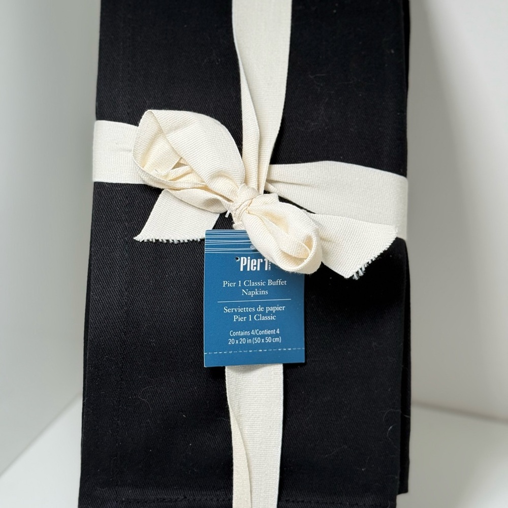 NWT PIER 1 CLASSIC BUFFET NAPKINS- BLACK SET OF 4